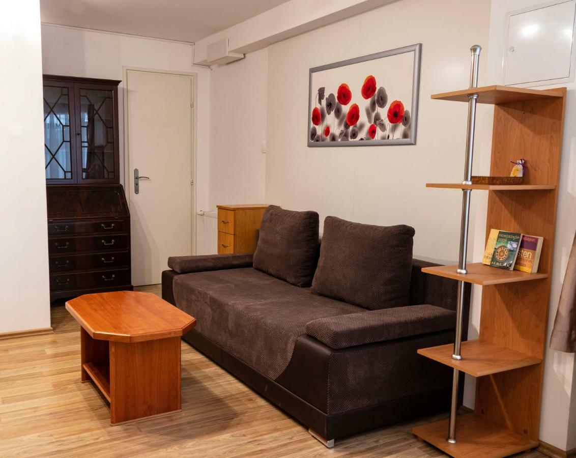 ケストヘイBasement Atrium Apartmanアパートメント エクステリア 写真